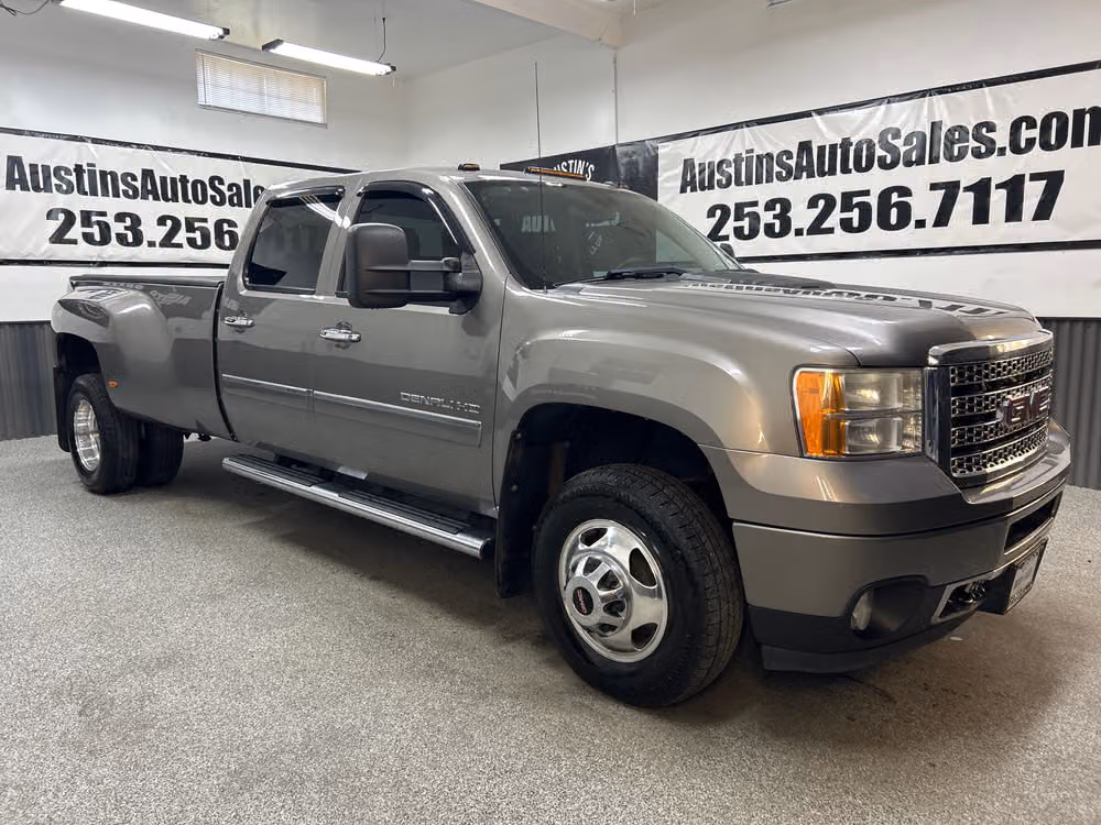 2014 GMC Sierra 3500HD Denali Crew Cab Image 1
