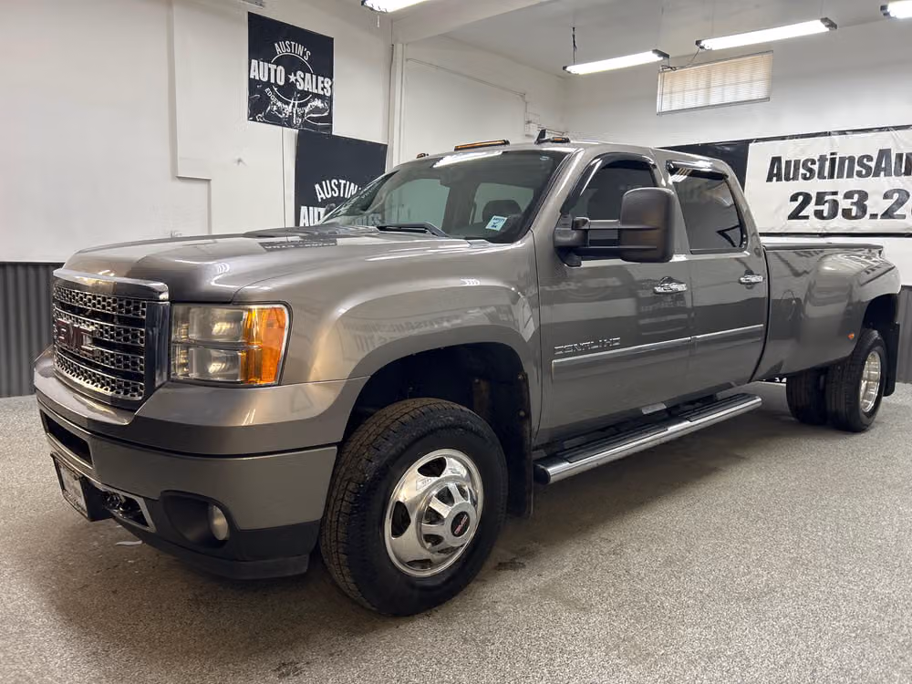 2014 GMC Sierra 3500HD Denali Crew Cab Image 3