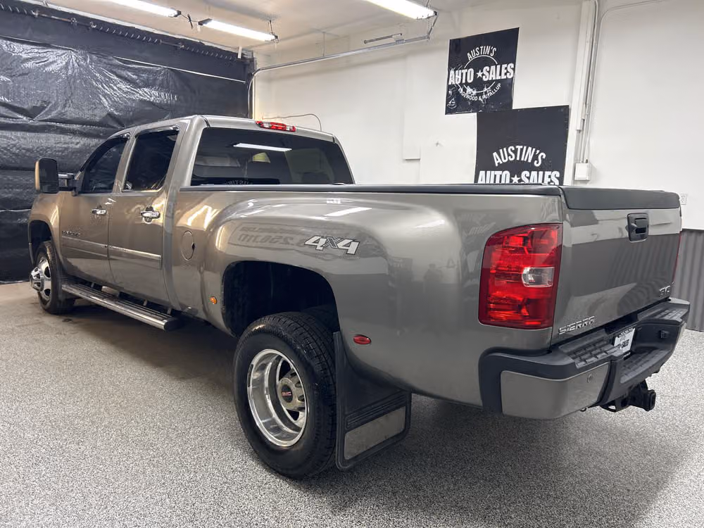 2014 GMC Sierra 3500HD Denali Crew Cab Image 4