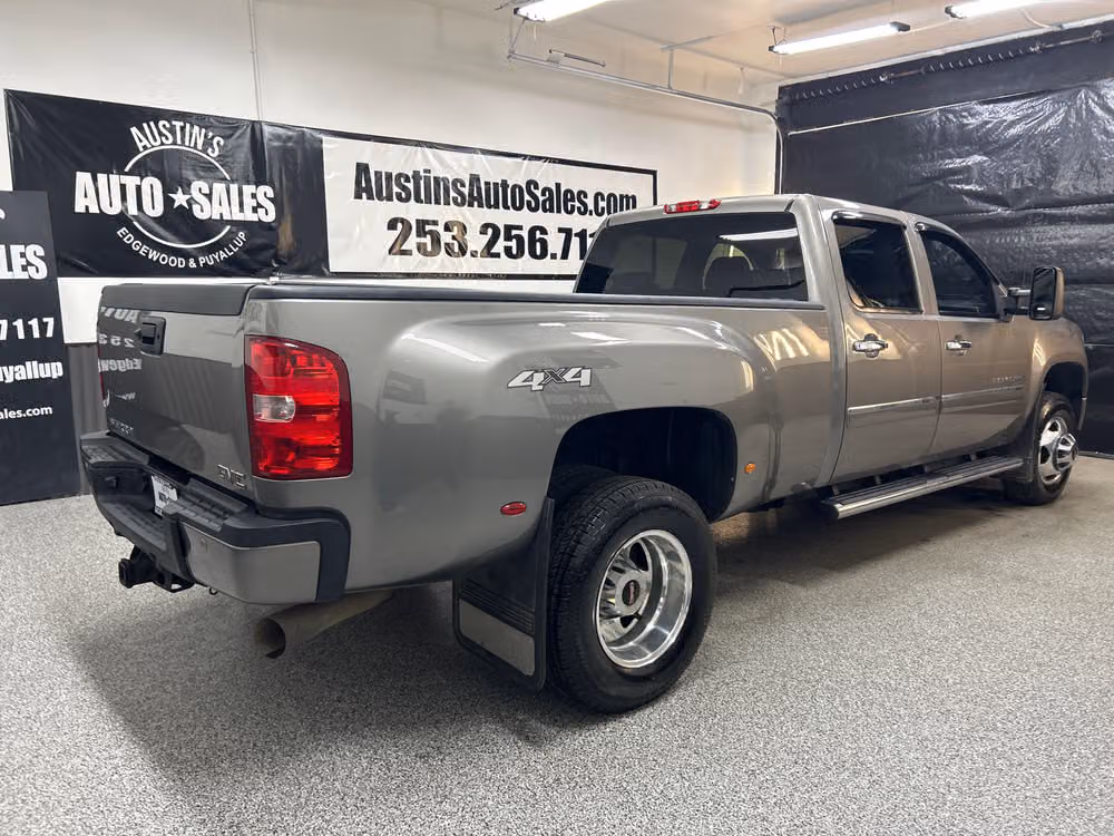 2014 GMC Sierra 3500HD Denali Crew Cab Image 6
