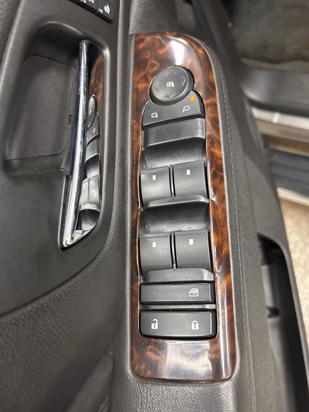 2014 GMC Sierra 3500HD Denali Crew Cab Image 9