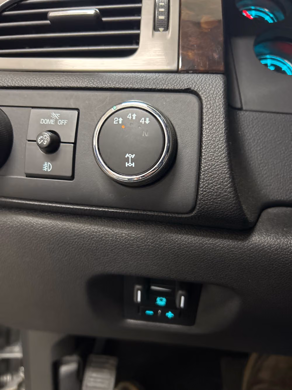 2014 GMC Sierra 3500HD Denali Crew Cab Image 16