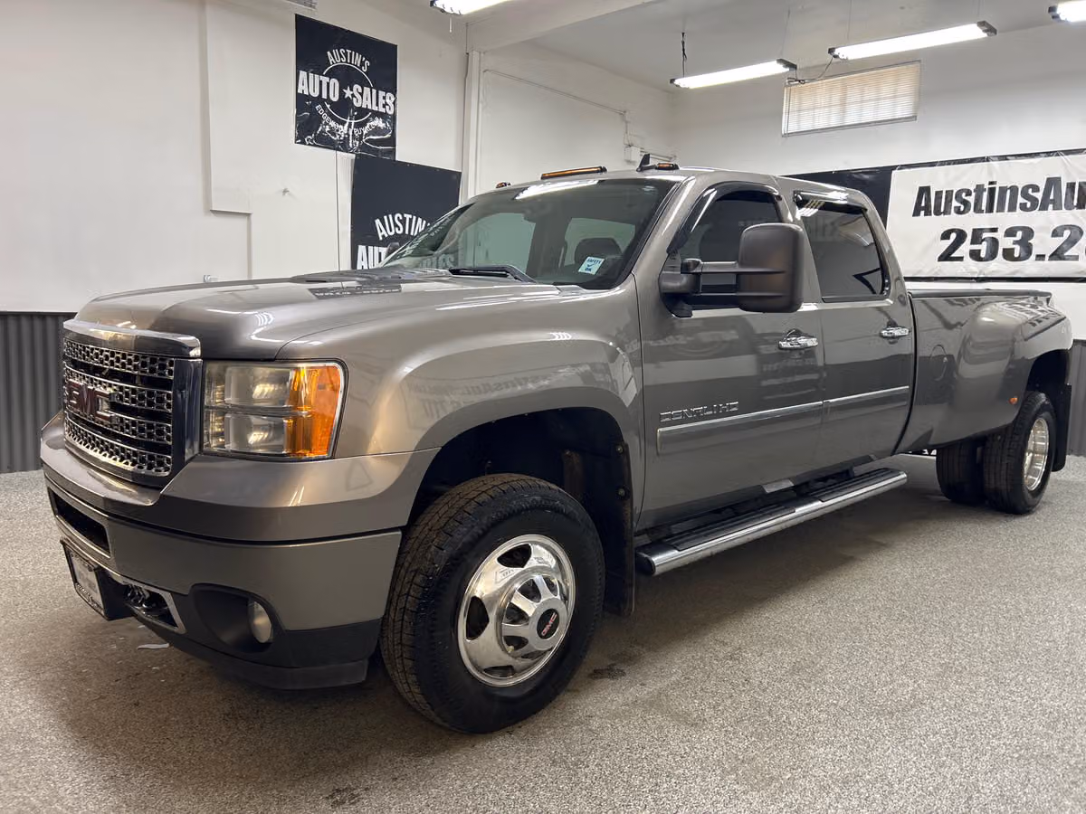 2014 GMC Sierra 3500HD Denali Crew Cab Image 3