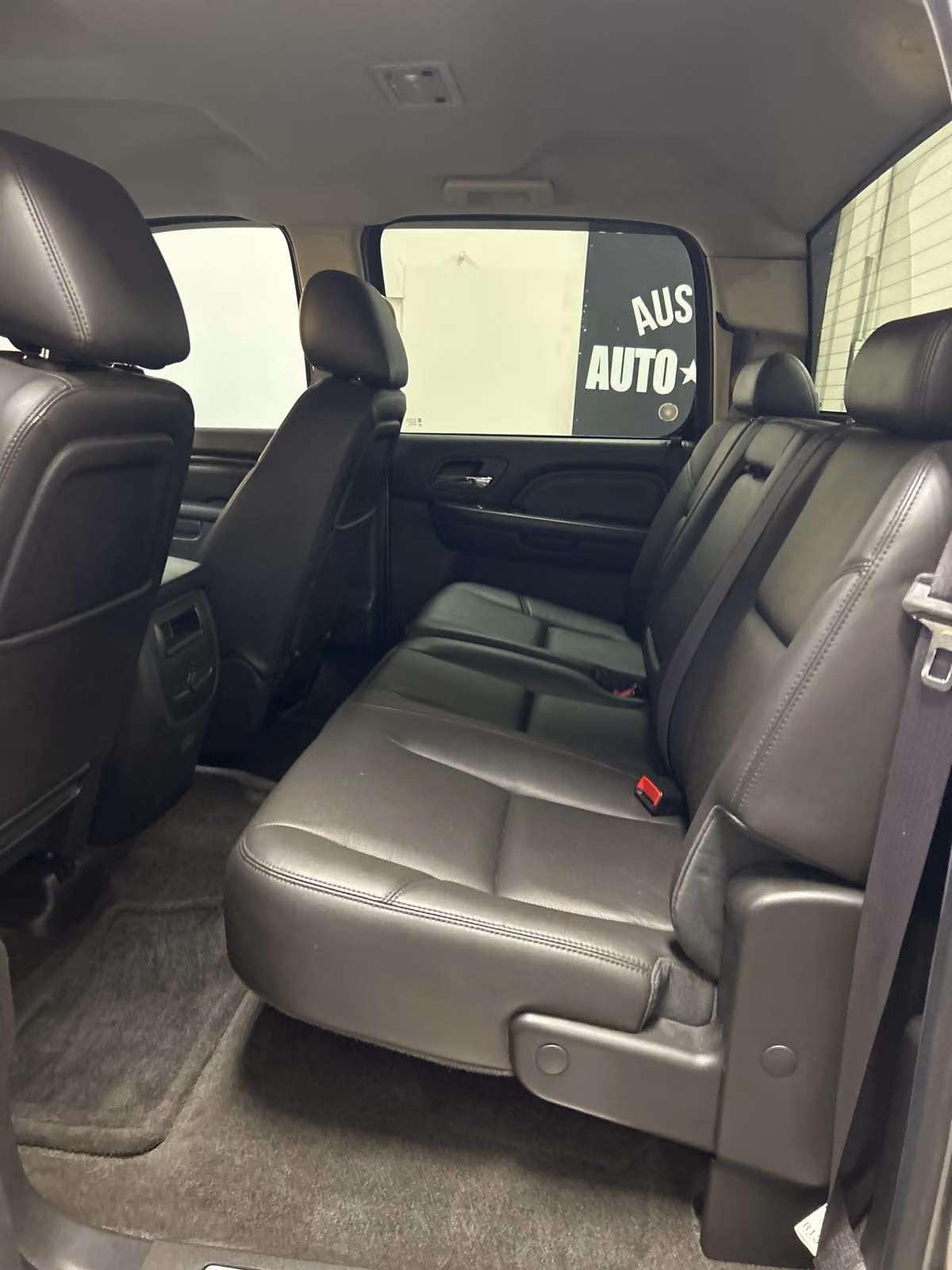 2014 GMC Sierra 3500HD Denali Crew Cab Image 10