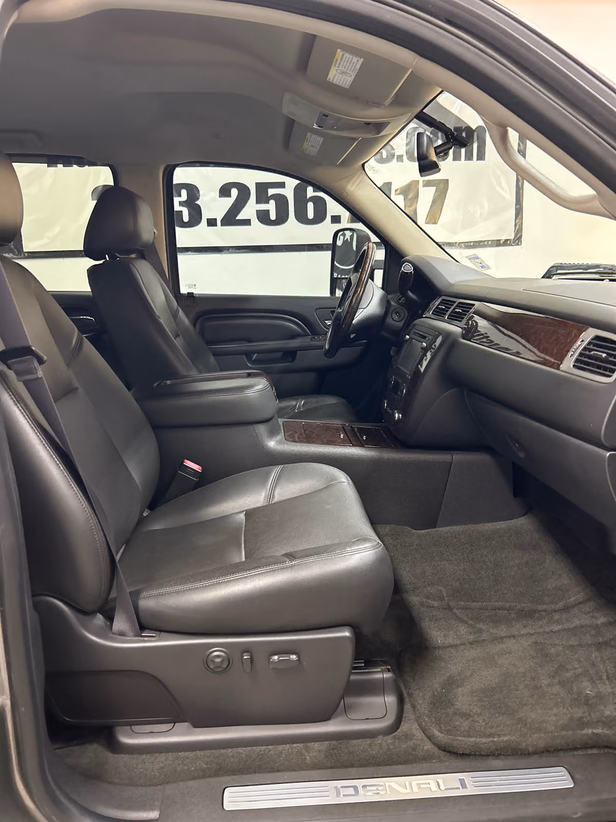 2014 GMC Sierra 3500HD Denali Crew Cab Image 13