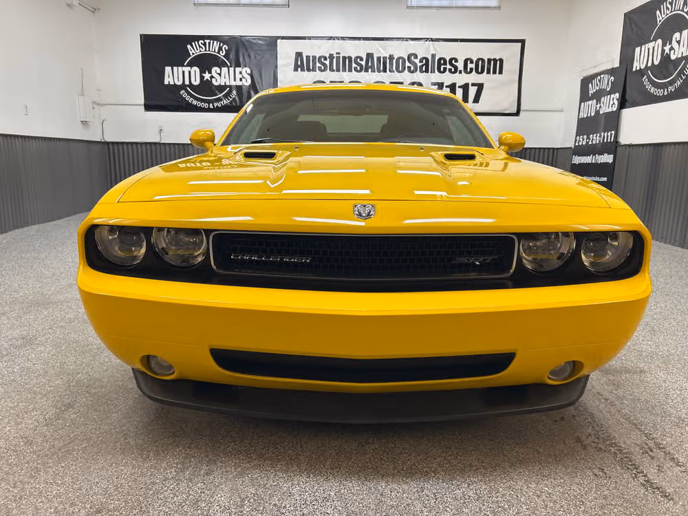 2010 Dodge Challenger SRT8 Image 2