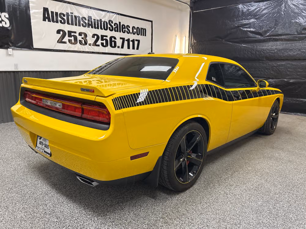 2010 Dodge Challenger SRT8 Image 6