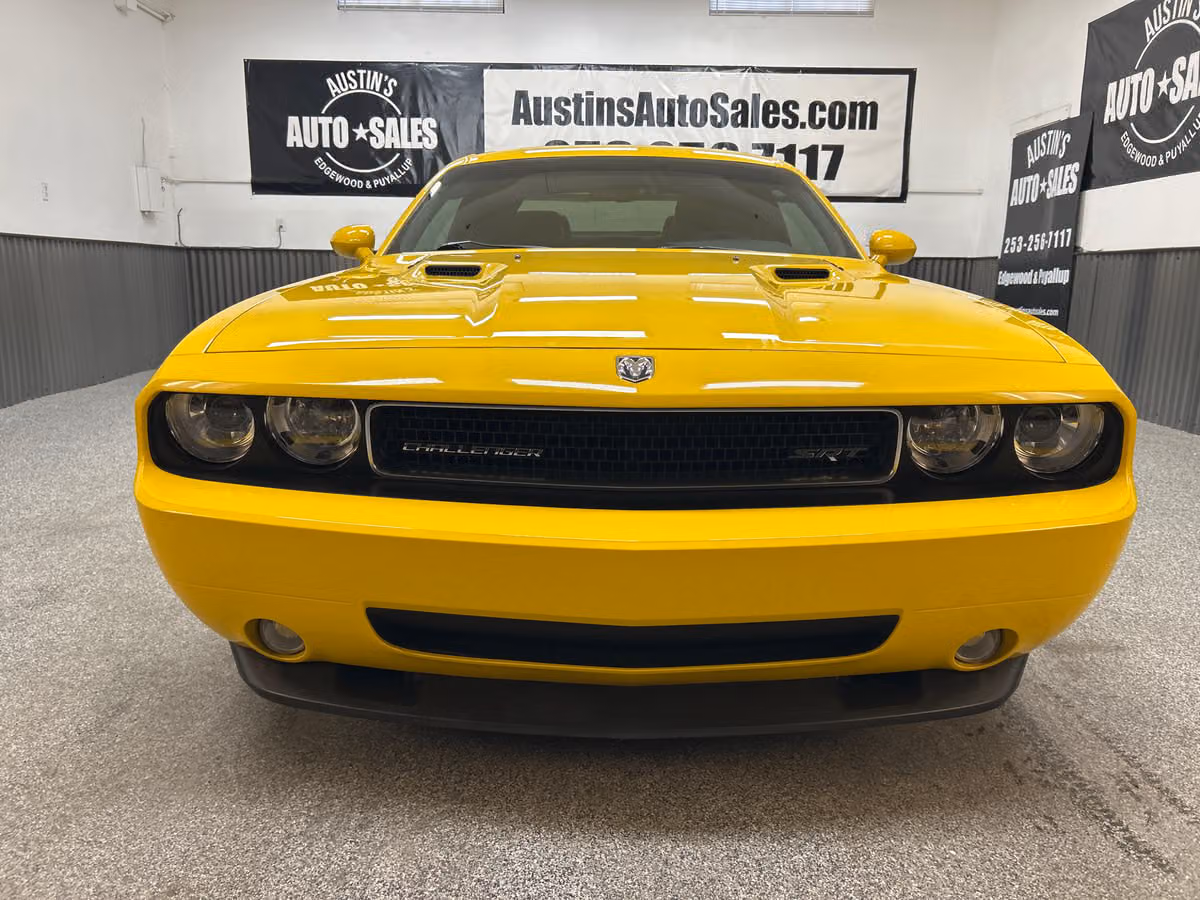 2010 Dodge Challenger SRT8 Image 2