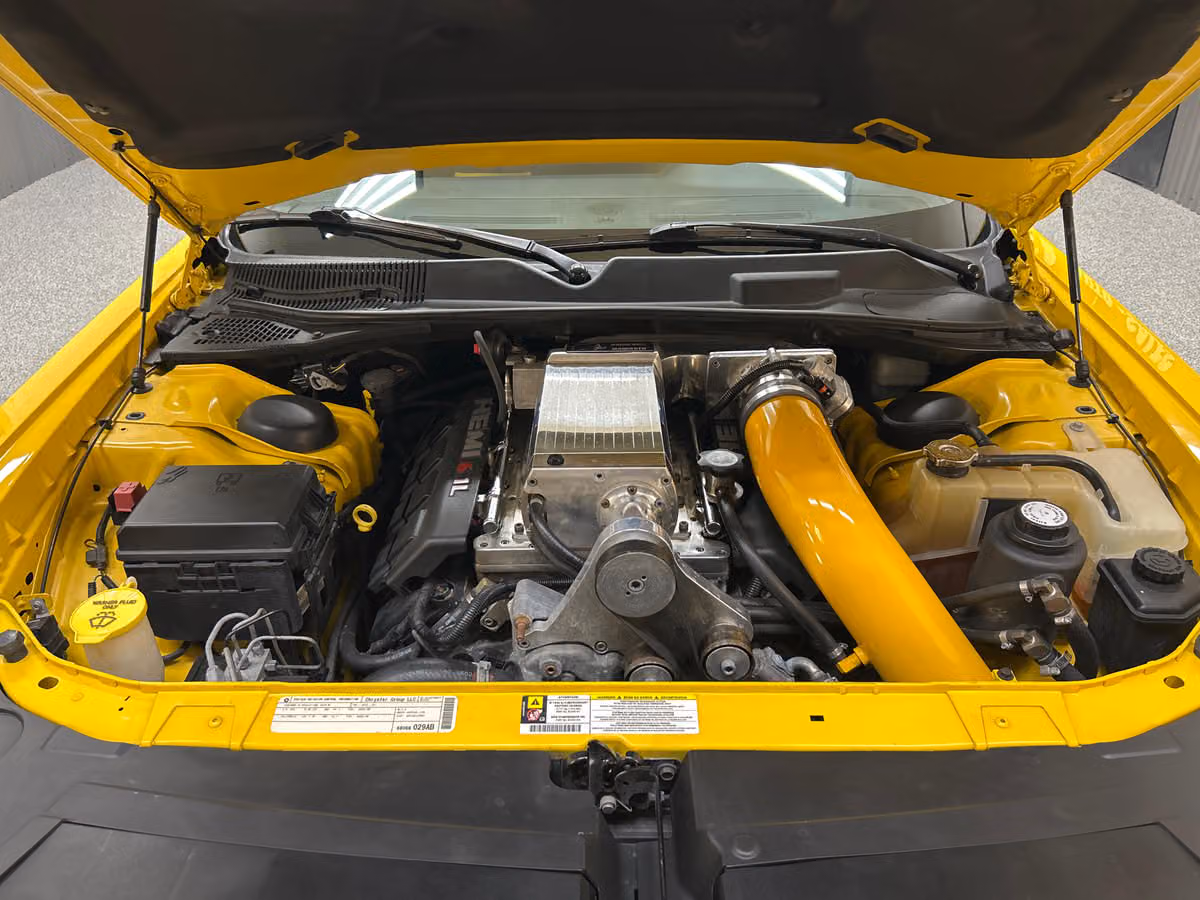 2010 Dodge Challenger SRT8 Image 9