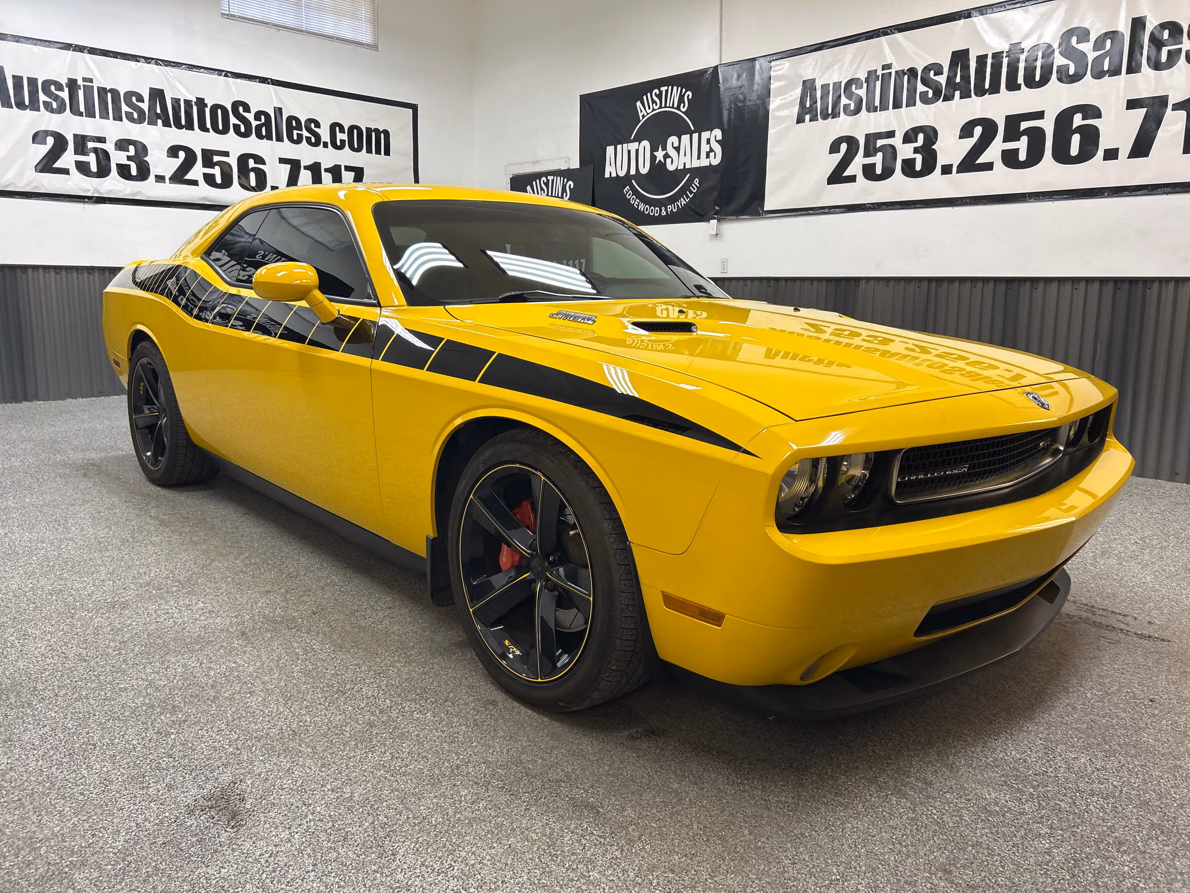 2010 Dodge Challenger SRT8 Image 1