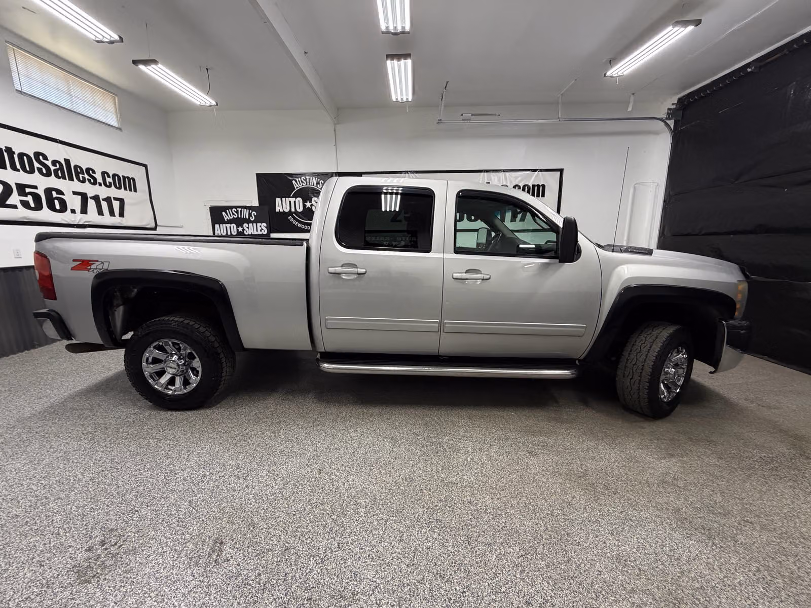 2010 Chevrolet Silverado 2500HD LTZ Crew Cab Upper Image 2