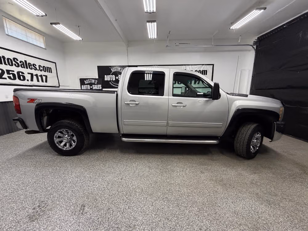 2010 Chevrolet Silverado 2500HD LTZ Crew Cab Image 2
