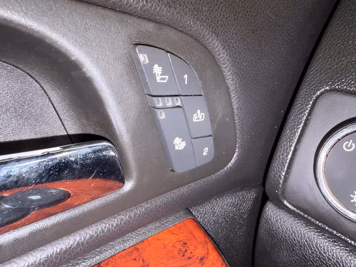 2010 Chevrolet Silverado 2500HD LTZ Crew Cab Image 14