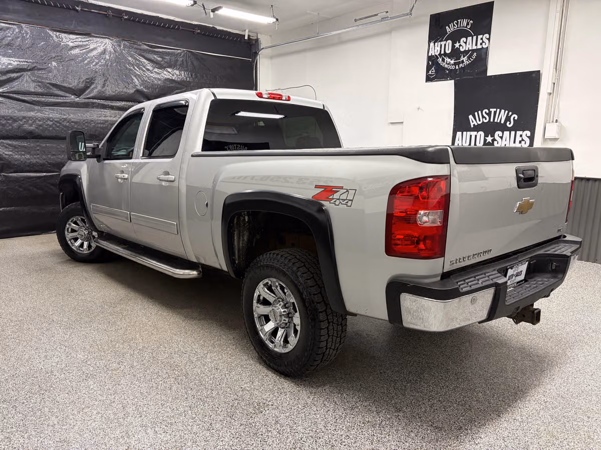 2010 Chevrolet Silverado 2500HD LTZ Crew Cab Image 8