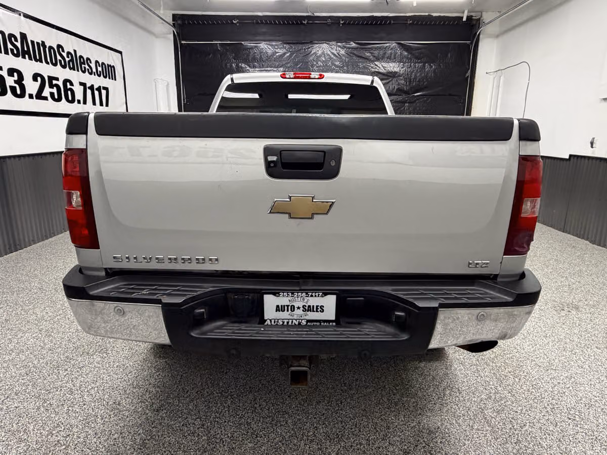 2010 Chevrolet Silverado 2500HD LTZ Crew Cab Image 4