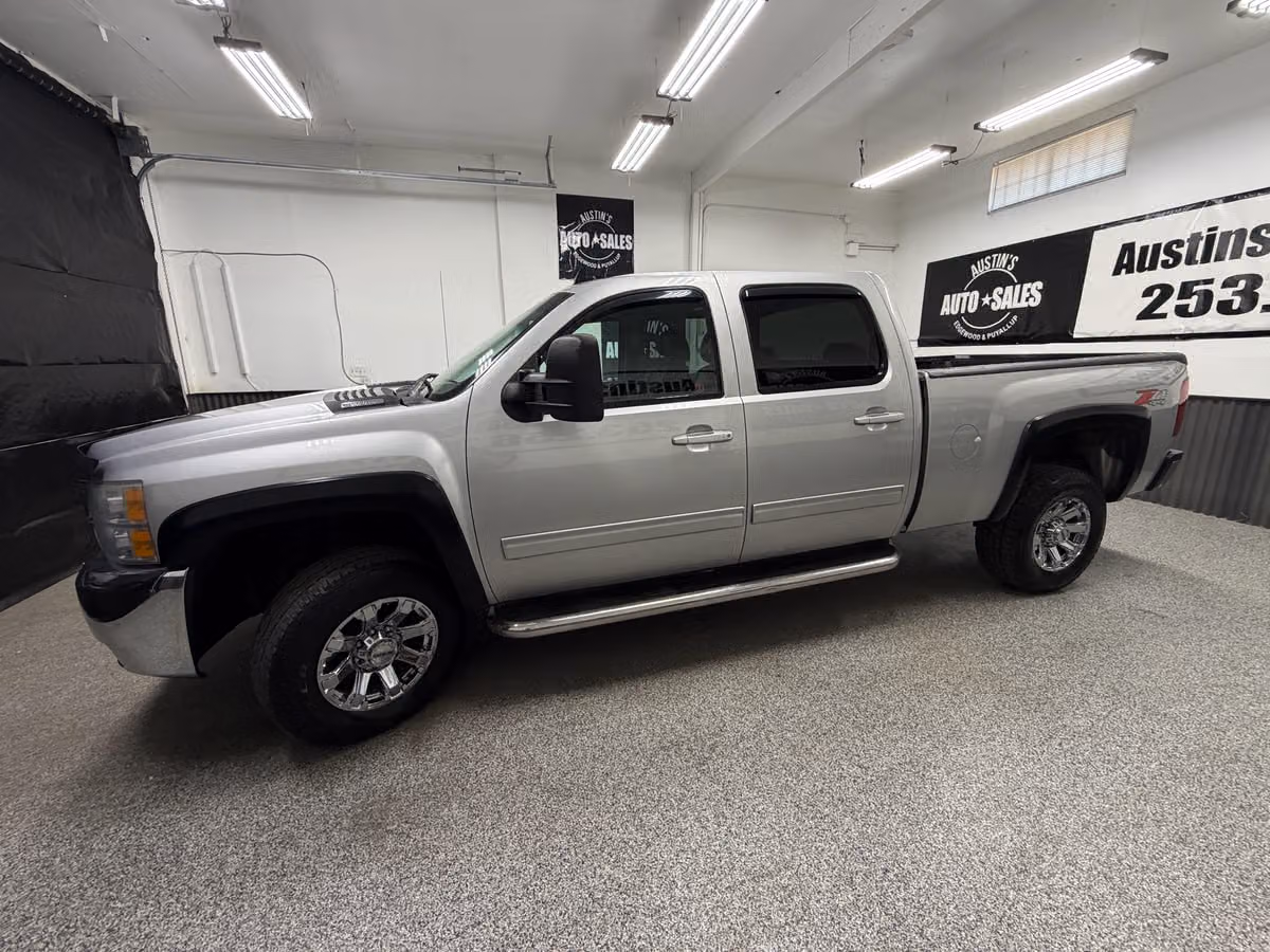 2010 Chevrolet Silverado 2500HD LTZ Crew Cab Image 7