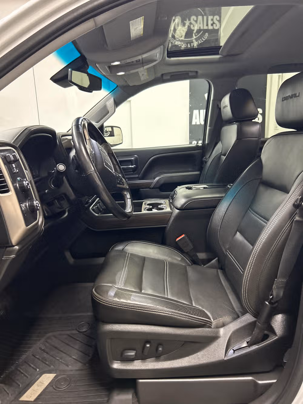 2018 GMC Sierra 1500 Denali Crew Cab Image 8