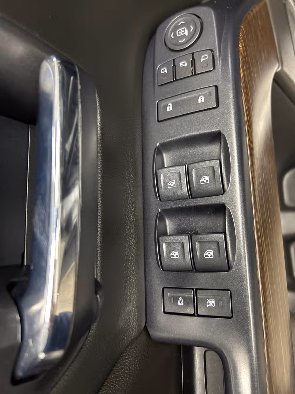 2018 GMC Sierra 1500 Denali Crew Cab Image 9