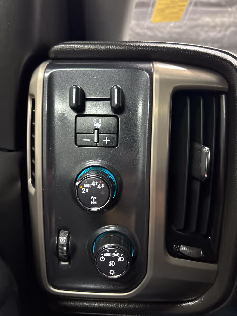 2018 GMC Sierra 1500 Denali Crew Cab Image 14