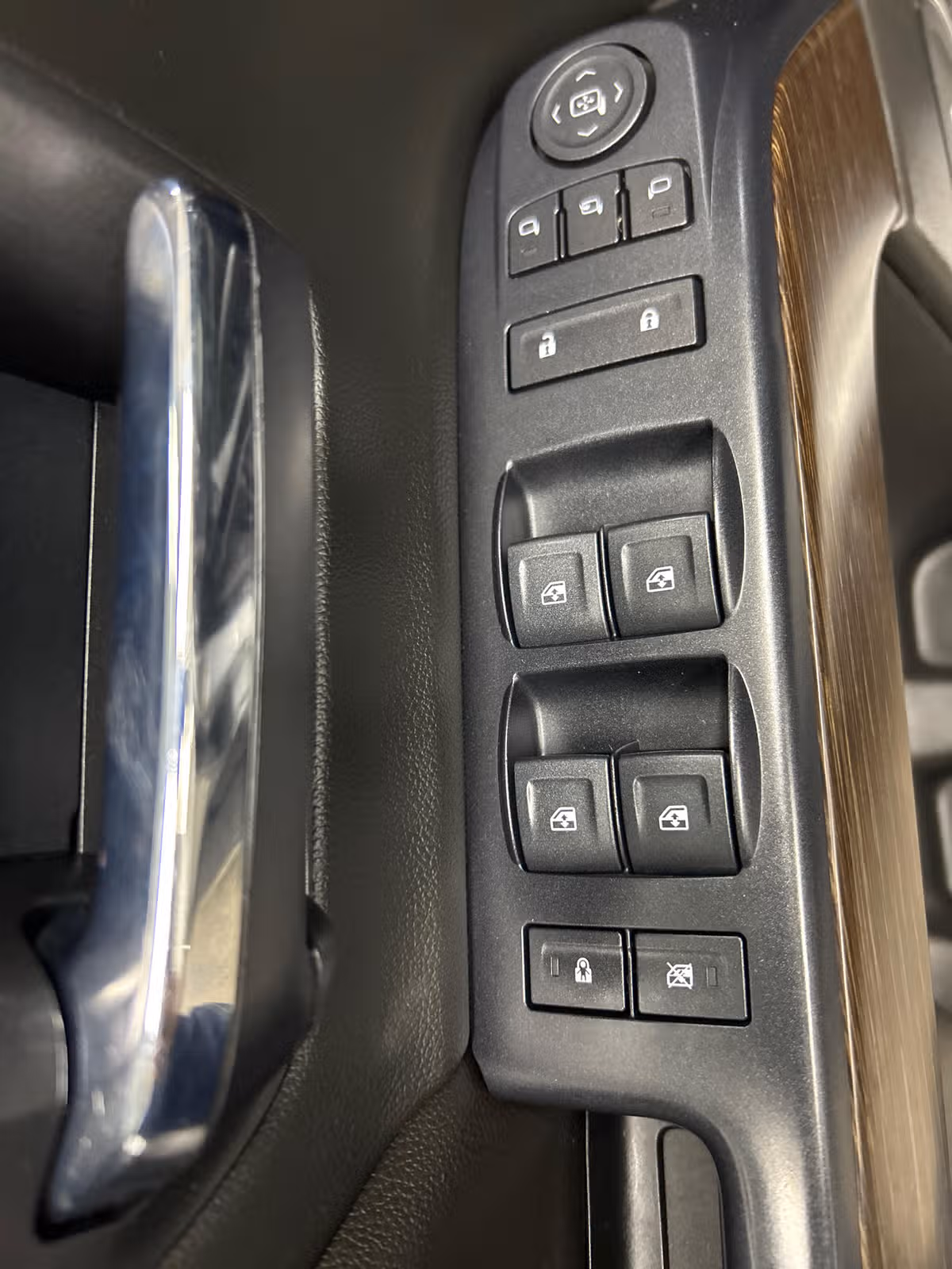 2018 GMC Sierra 1500 Denali Crew Cab Image 9