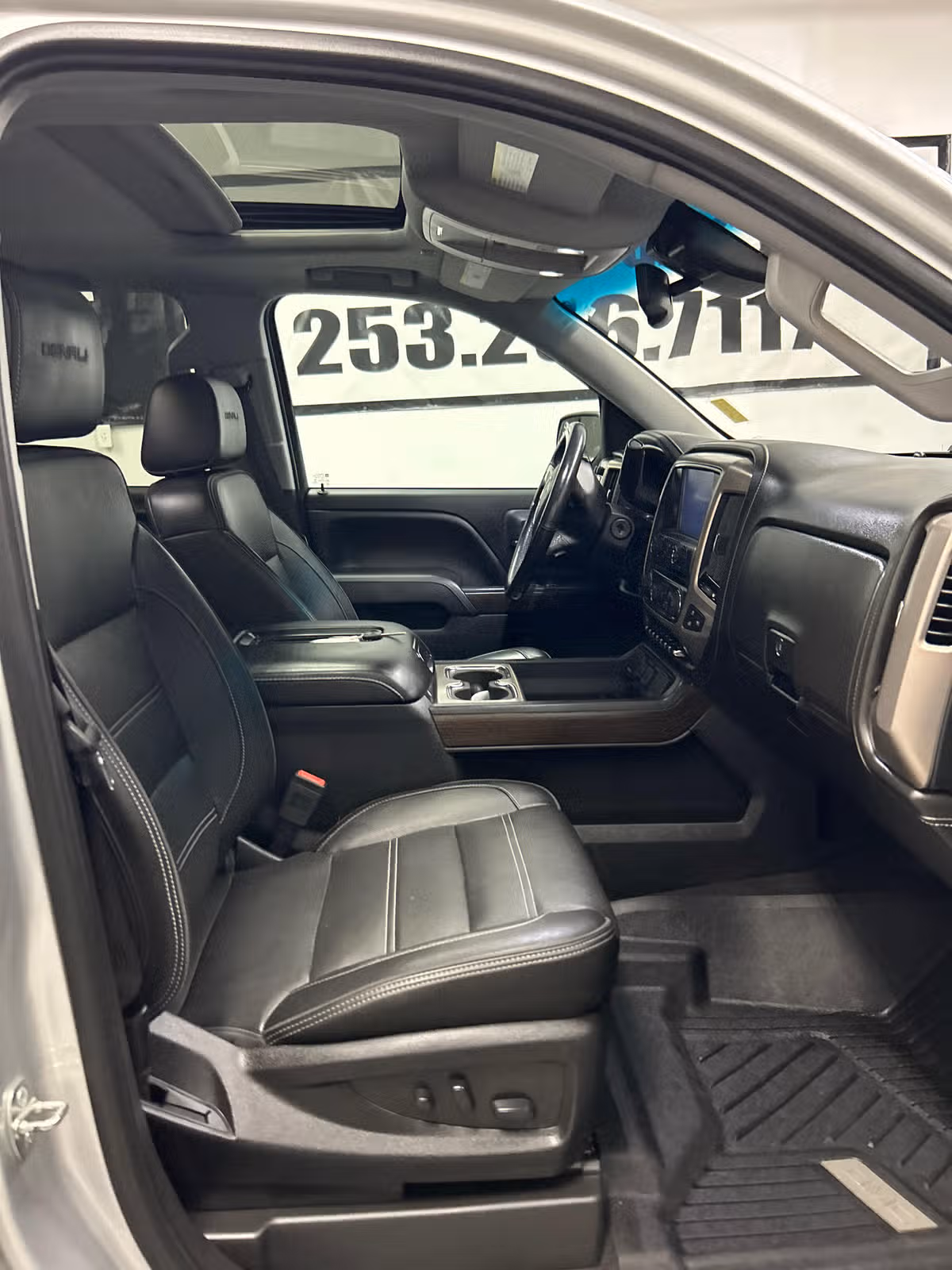 2018 GMC Sierra 1500 Denali Crew Cab Image 13