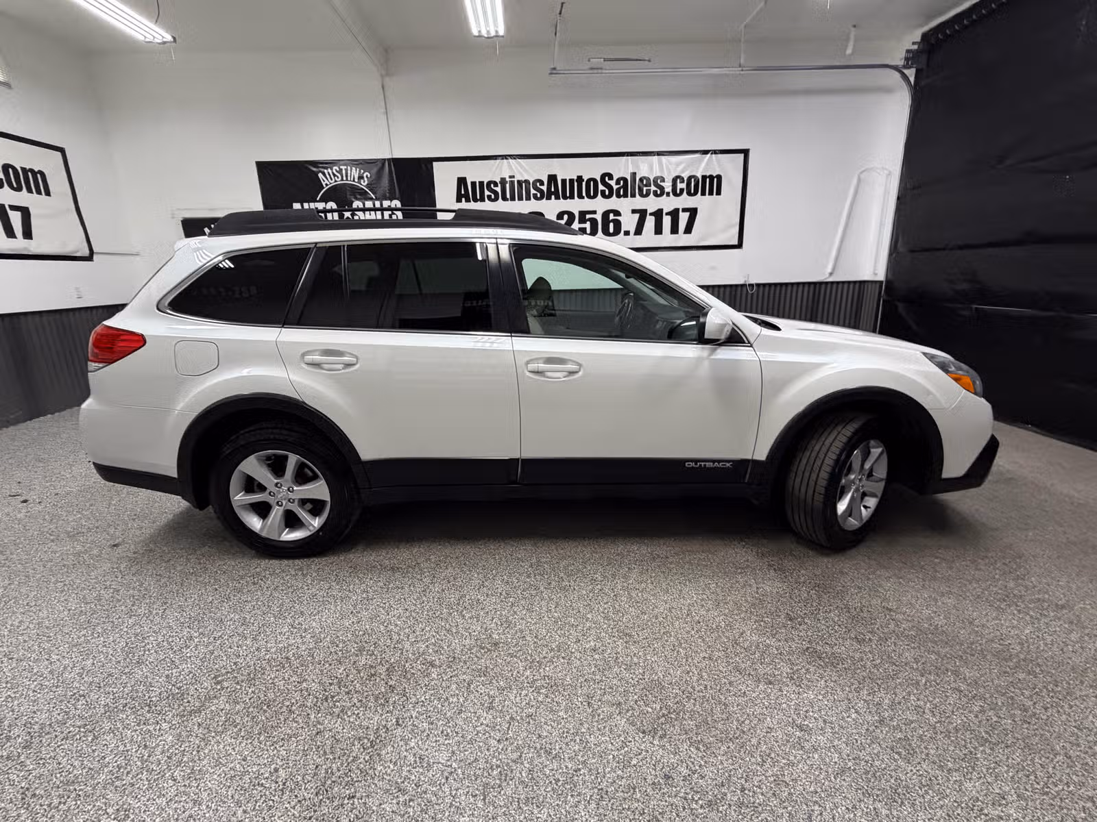 2013 Subaru Outback 3.6R Limited Crossover Upper Image 2