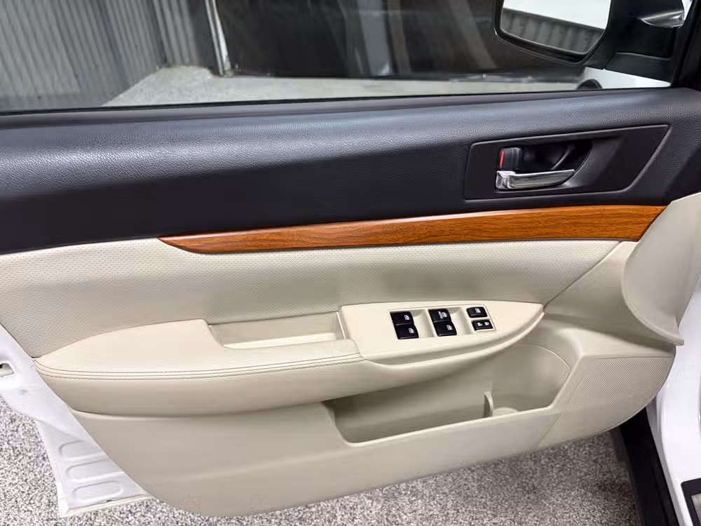 2013 Subaru Outback 3.6R Limited Crossover Image 18