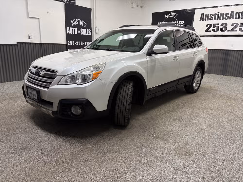 2013 Subaru Outback 3.6R Limited Crossover Image 6
