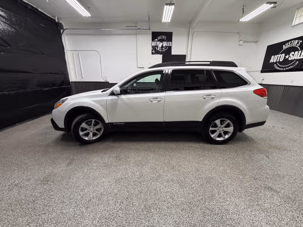 2013 Subaru Outback 3.6R Limited Crossover Image 7