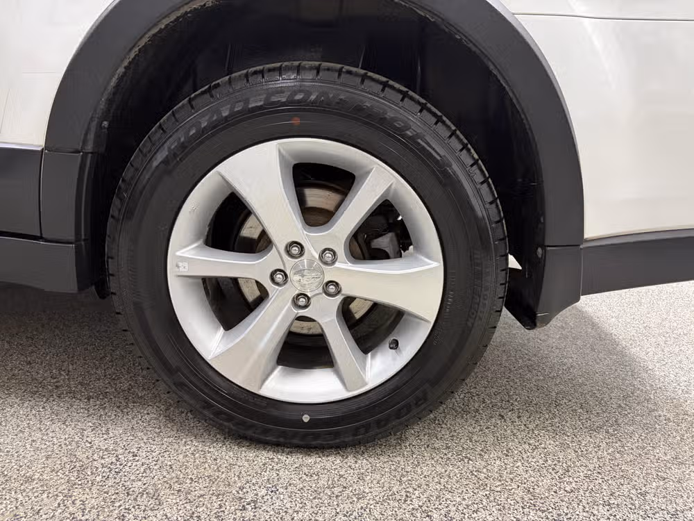 2013 Subaru Outback 3.6R Limited Crossover Image 9