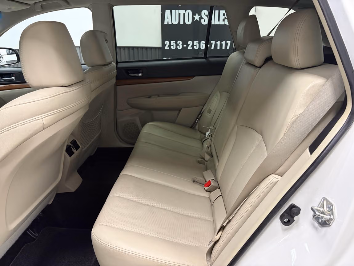 2013 Subaru Outback 3.6R Limited Crossover Image 20