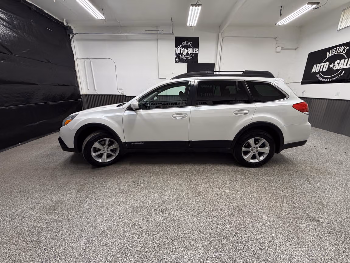 2013 Subaru Outback 3.6R Limited Crossover Image 7