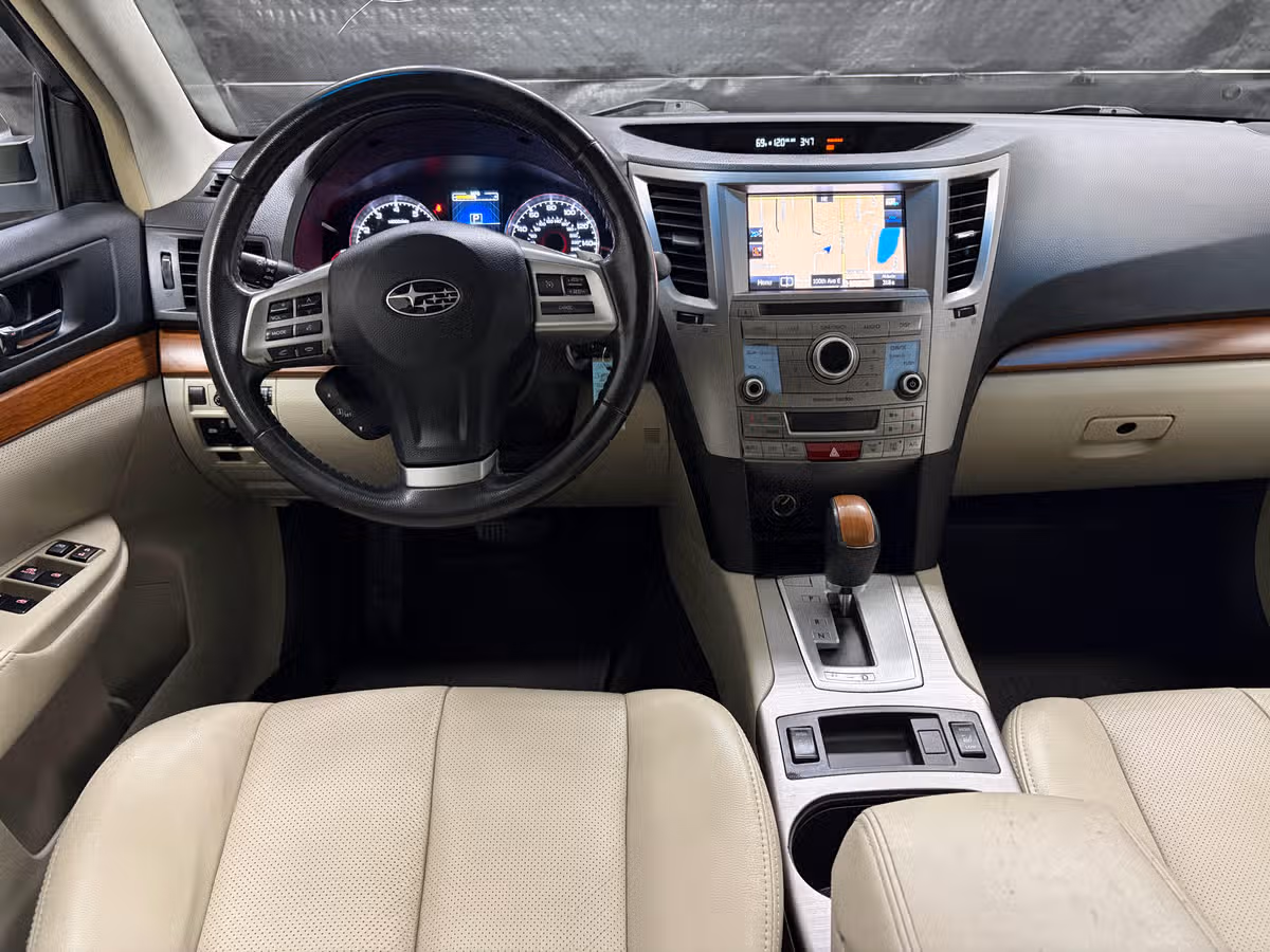2013 Subaru Outback 3.6R Limited Crossover Image 10
