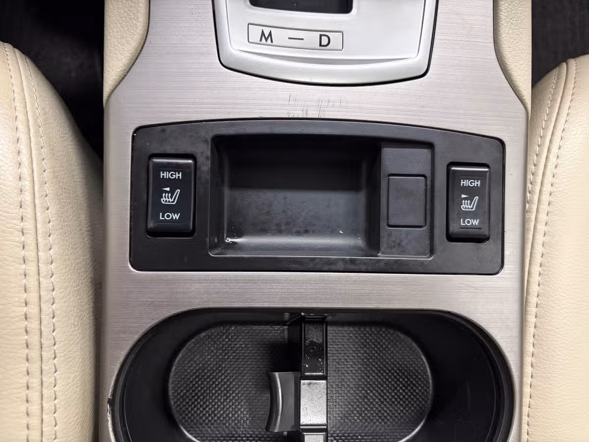 2013 Subaru Outback 3.6R Limited Crossover Image 15