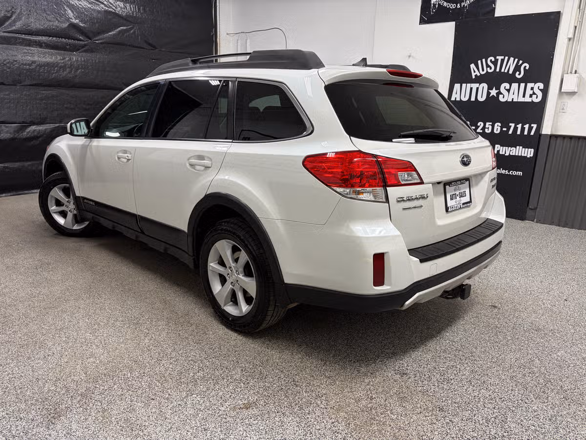 2013 Subaru Outback 3.6R Limited Crossover Image 8