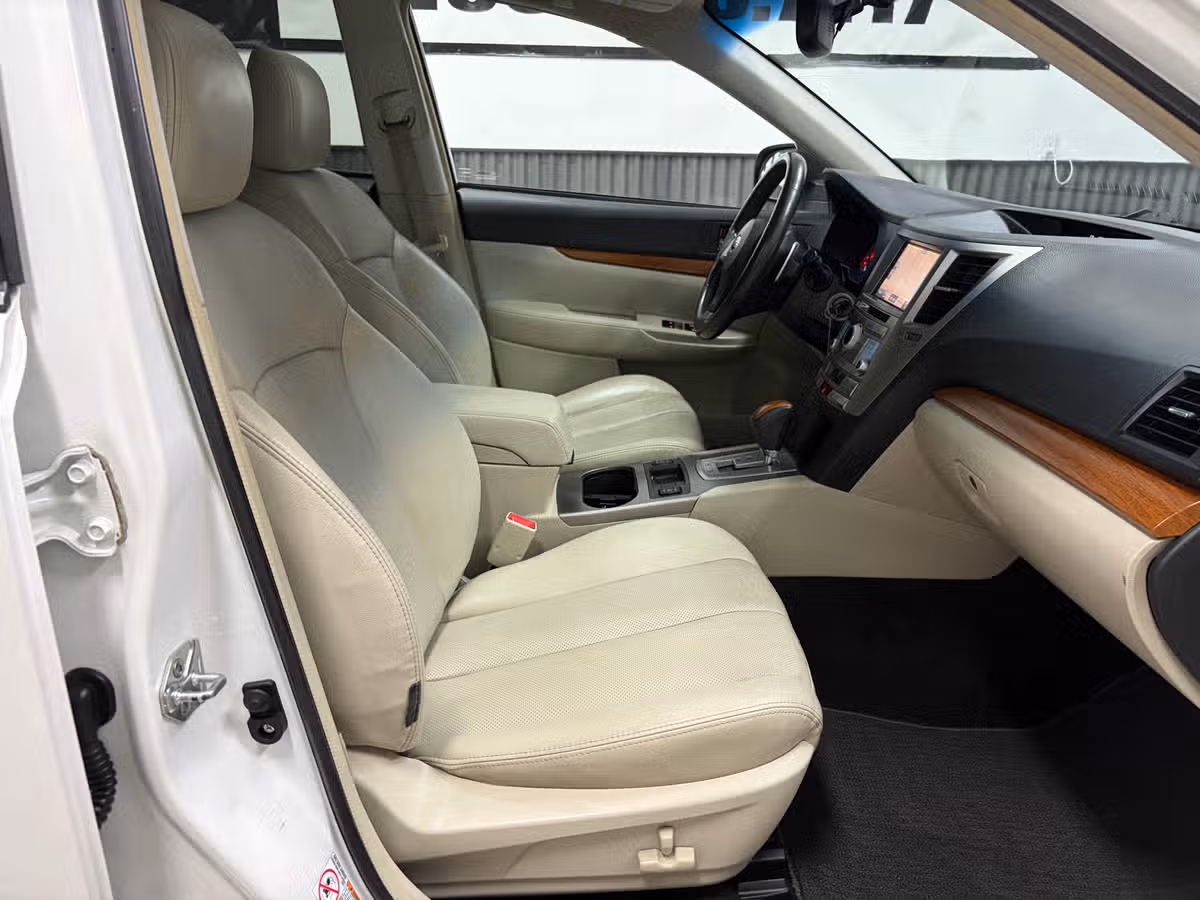 2013 Subaru Outback 3.6R Limited Crossover Image 23