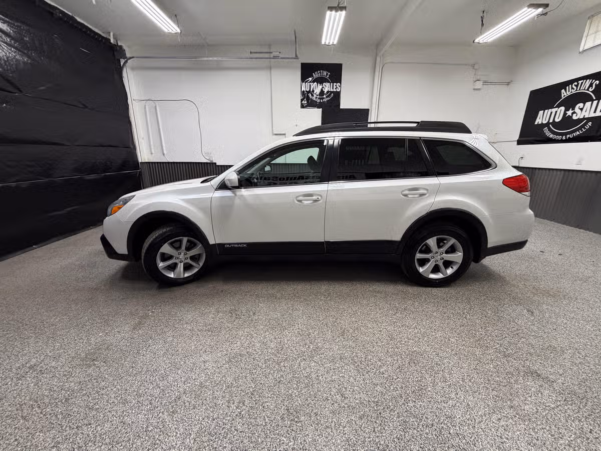 2013 Subaru Outback 3.6R Limited Crossover Image 7
