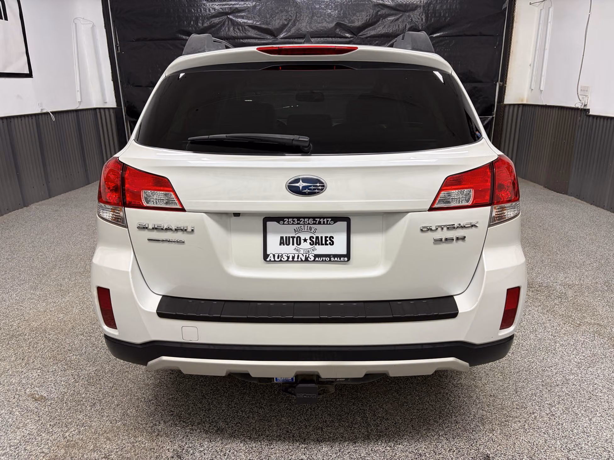 2013 Subaru Outback 3.6R Limited Crossover Image 4