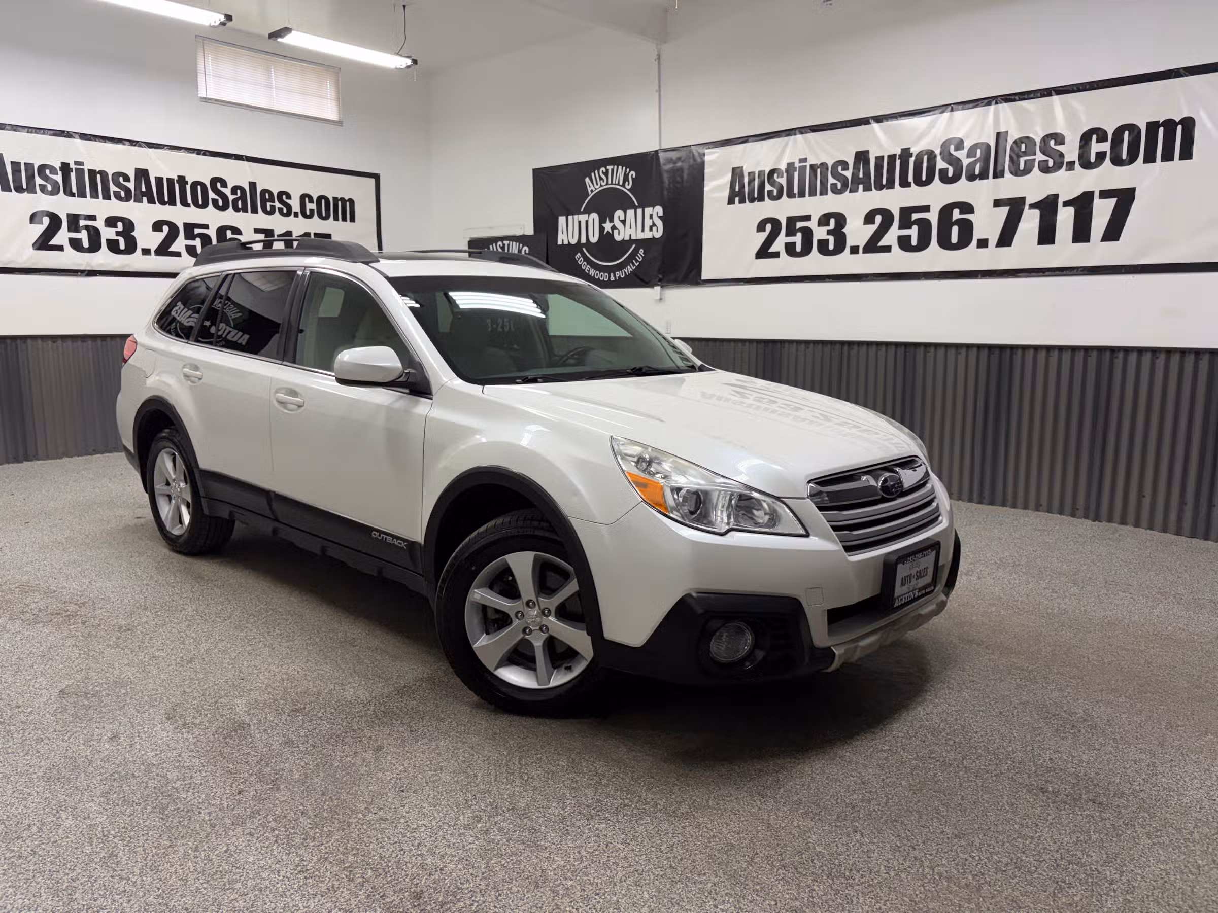 2013 Subaru Outback 3.6R Limited Crossover Image 1