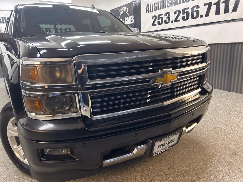 2014 Chevrolet Silverado 1500 High Country Crew Cab Image 2