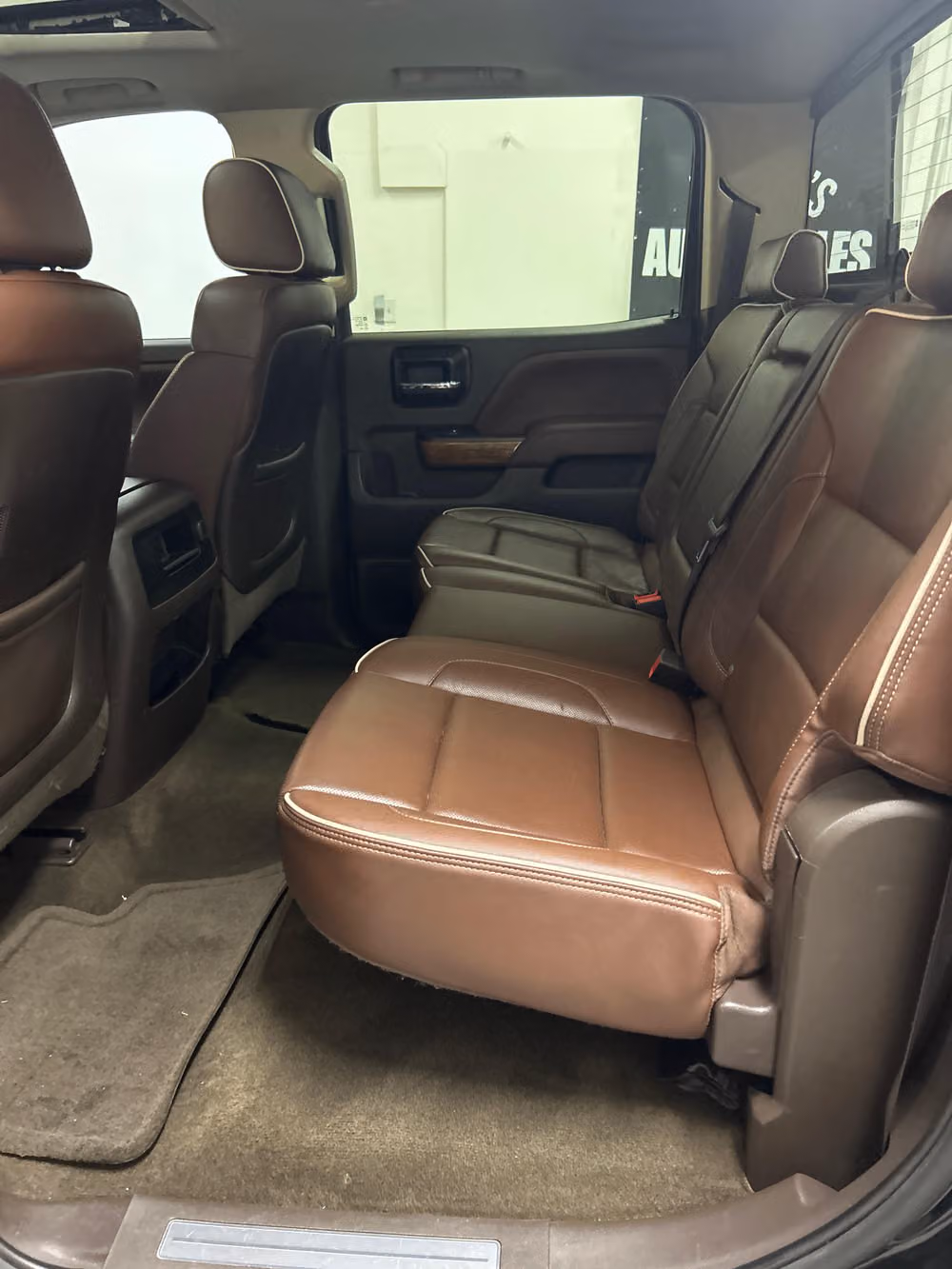2014 Chevrolet Silverado 1500 High Country Crew Cab Image 10