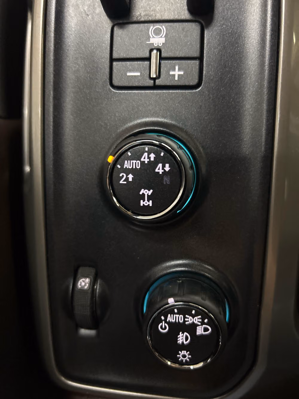 2014 Chevrolet Silverado 1500 High Country Crew Cab Image 14