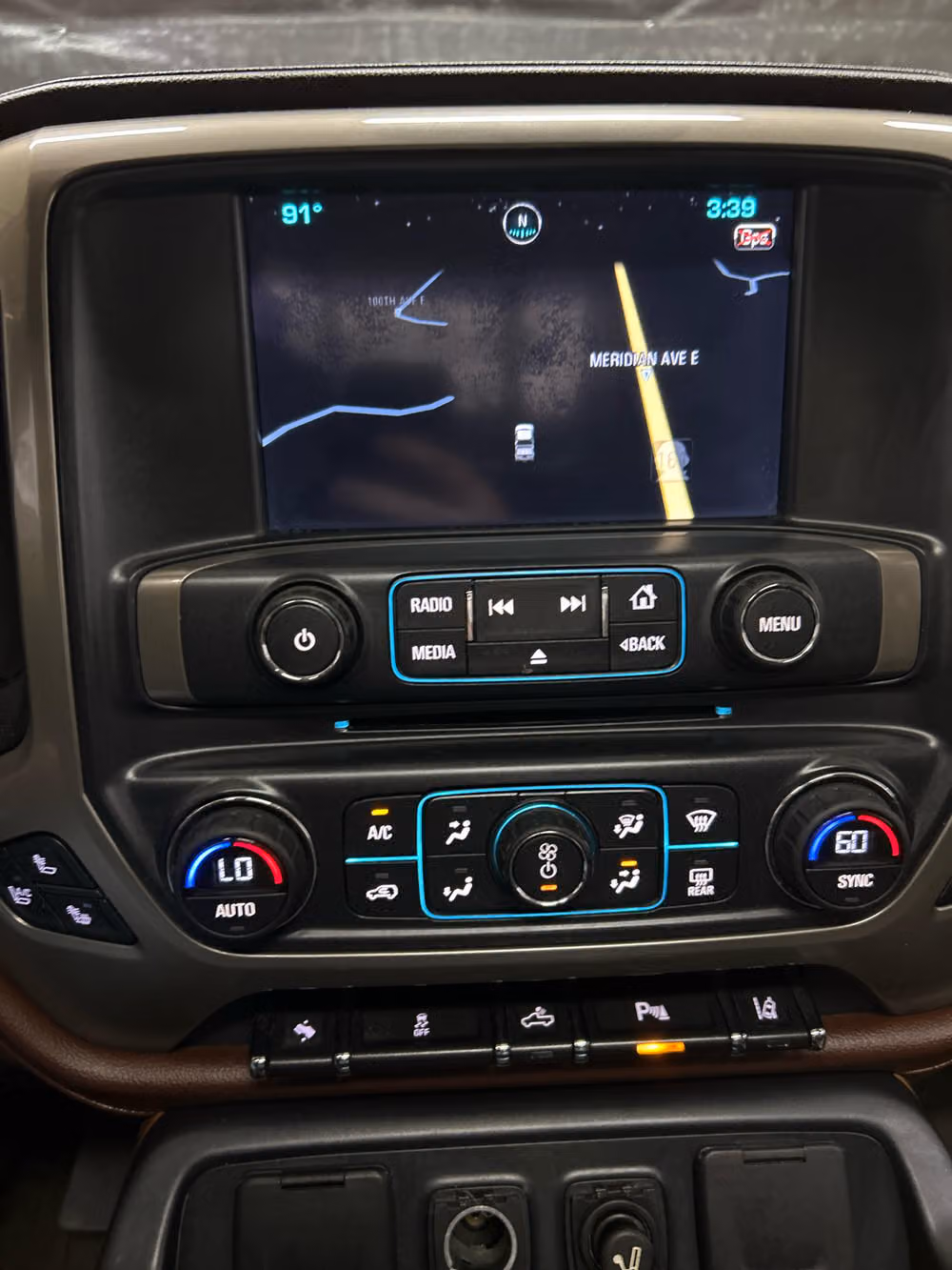 2014 Chevrolet Silverado 1500 High Country Crew Cab Image 15