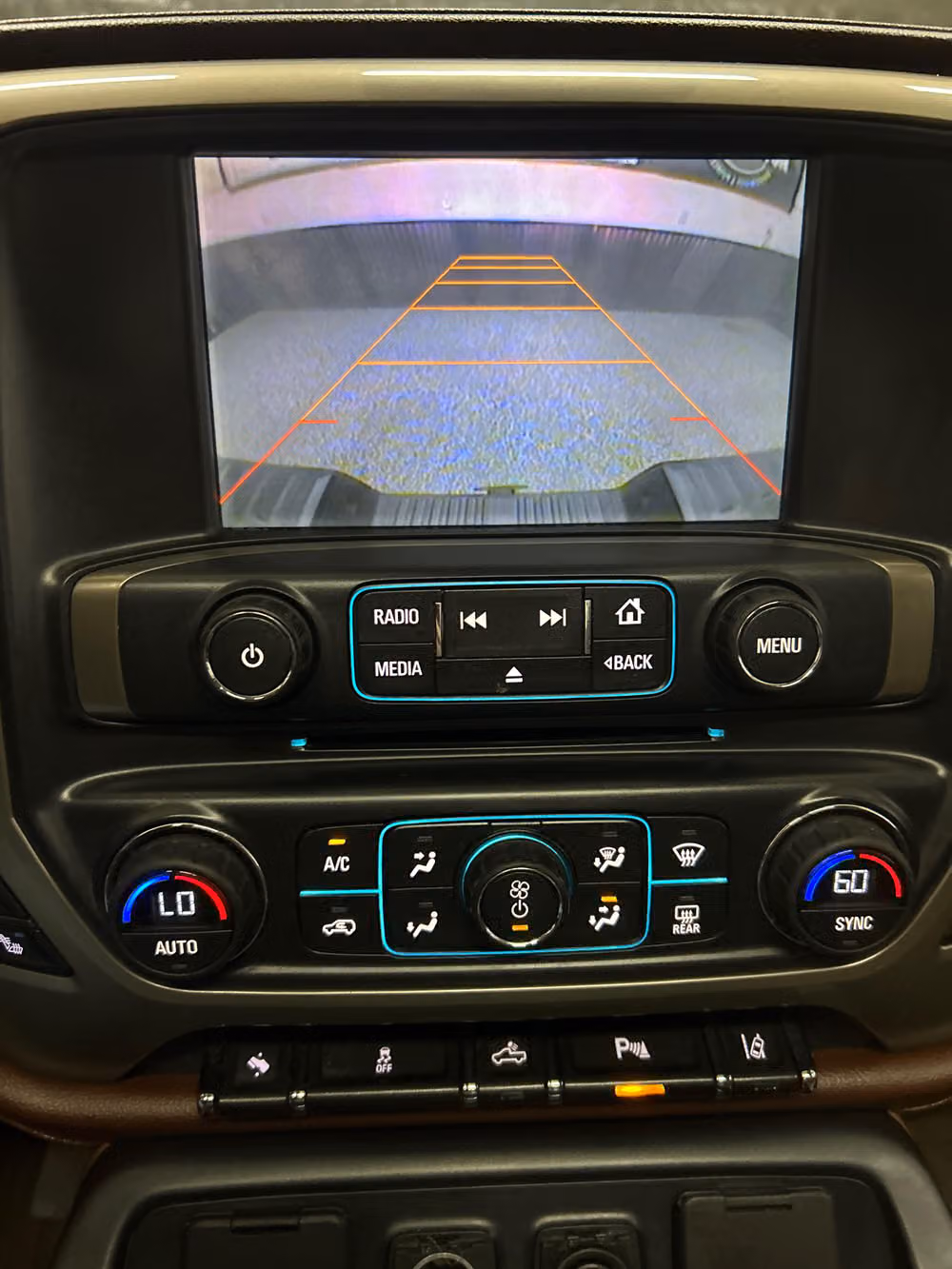 2014 Chevrolet Silverado 1500 High Country Crew Cab Image 16
