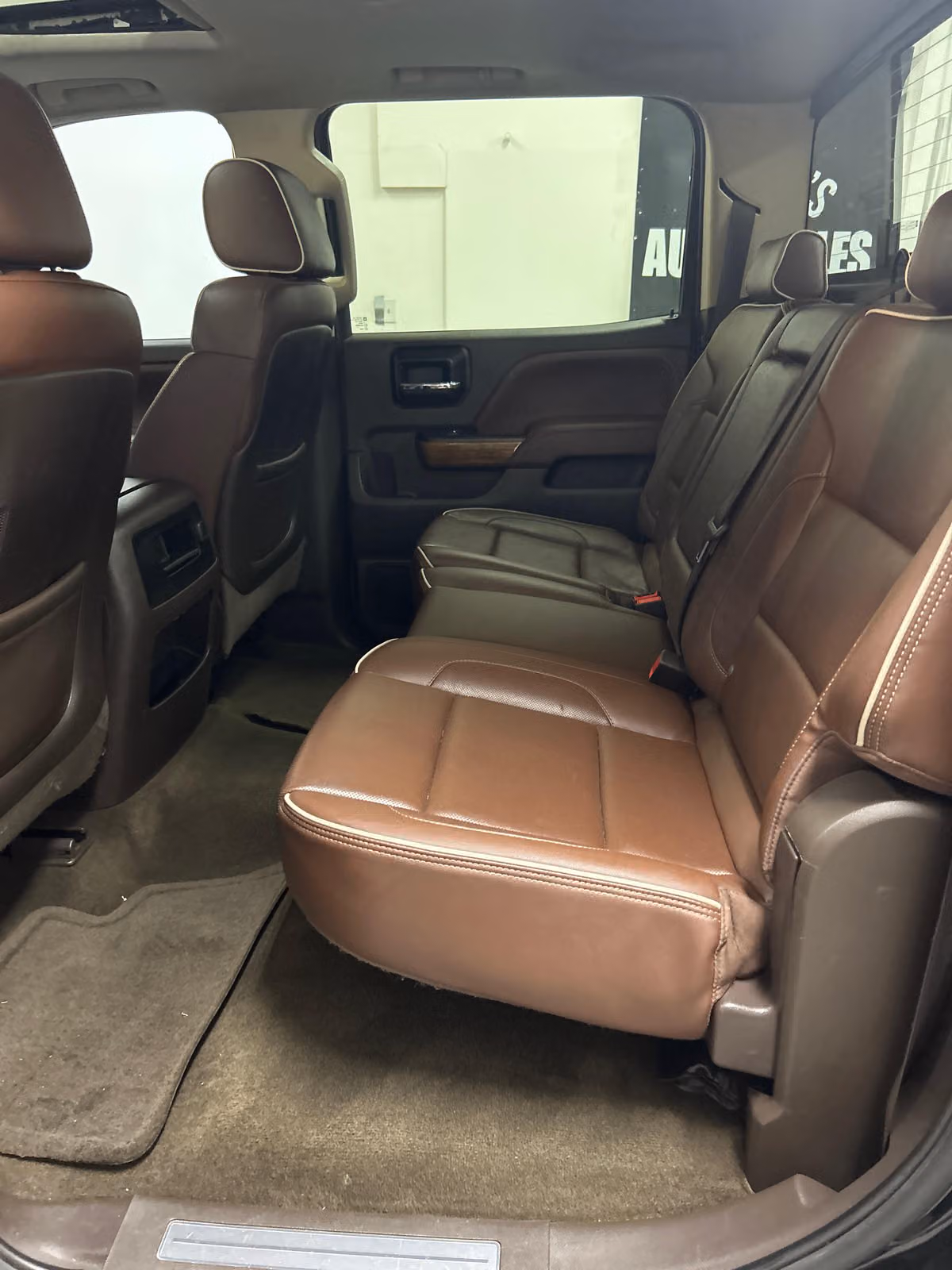 2014 Chevrolet Silverado 1500 High Country Crew Cab Image 10