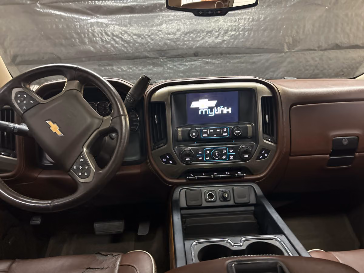 2014 Chevrolet Silverado 1500 High Country Crew Cab Image 11