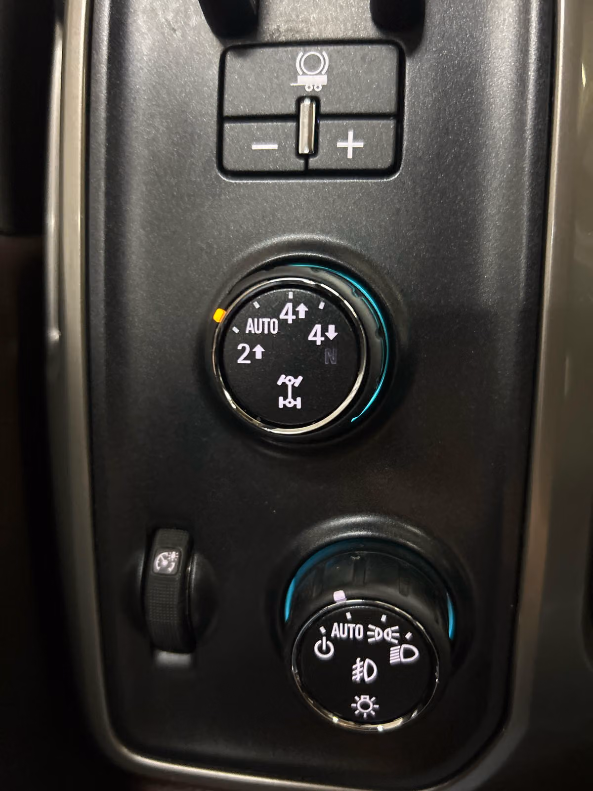 2014 Chevrolet Silverado 1500 High Country Crew Cab Image 14