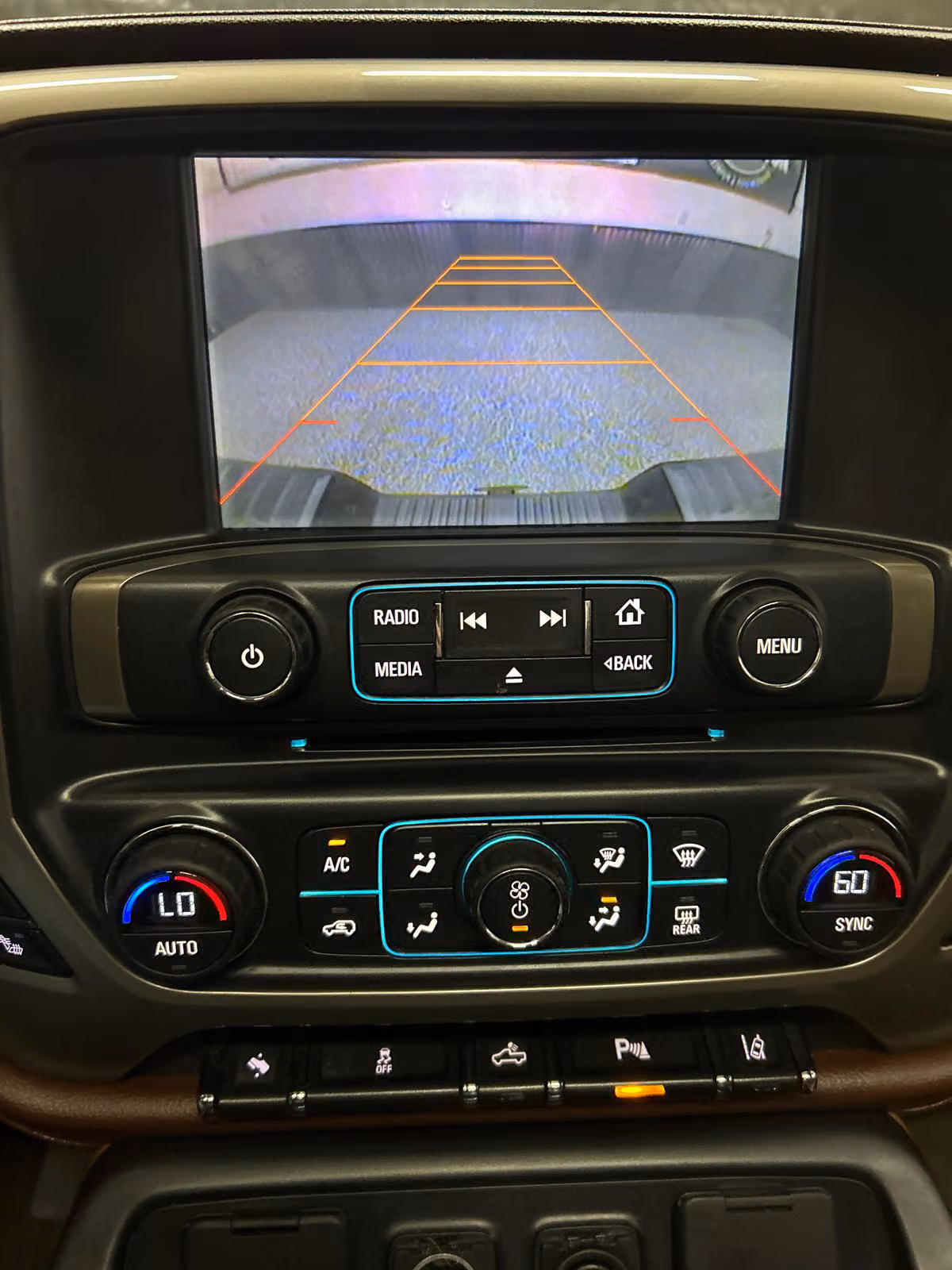 2014 Chevrolet Silverado 1500 High Country Crew Cab Image 16