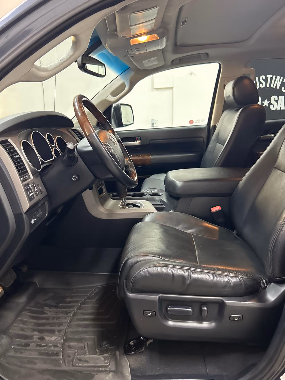 2010 Toyota Tundra Limited CrewMax Image 8