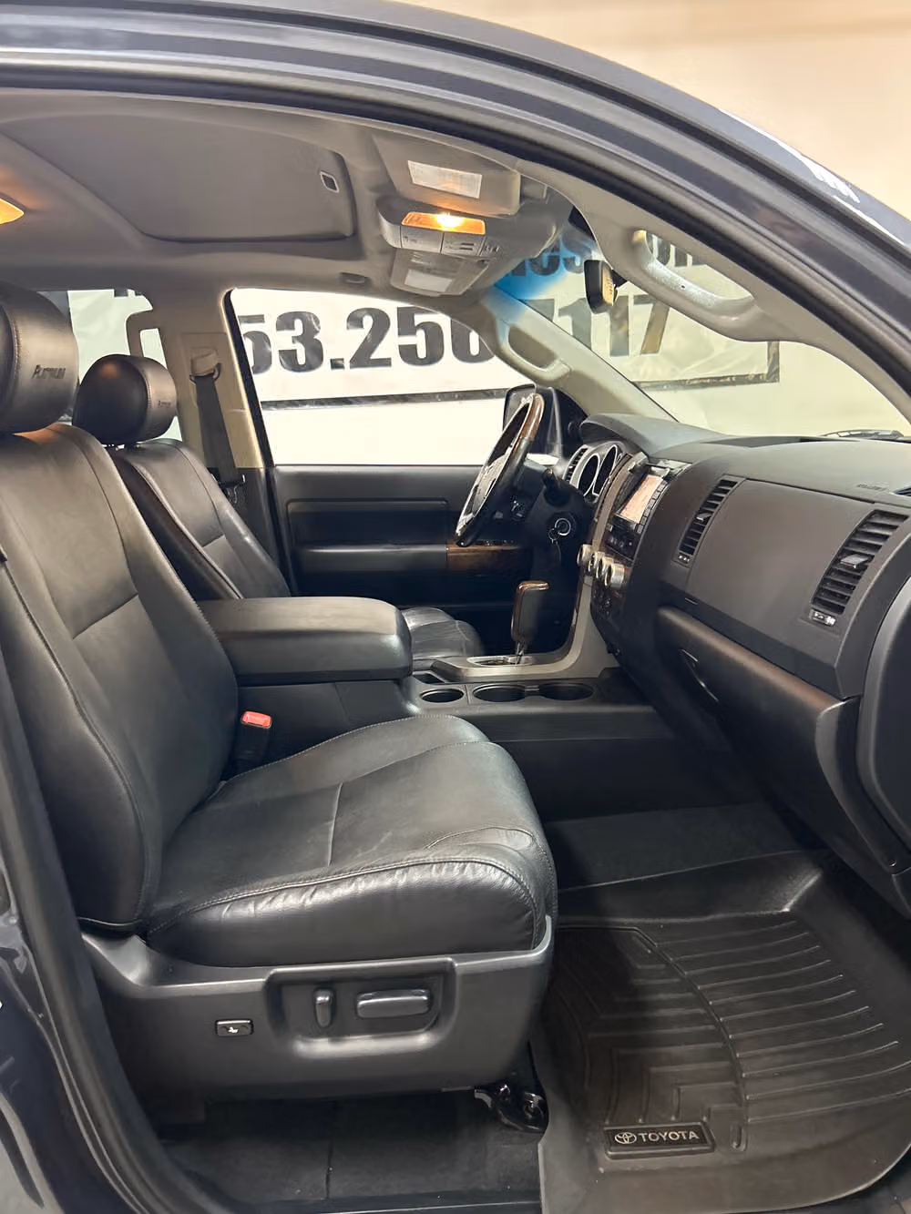 2010 Toyota Tundra Limited CrewMax Image 11